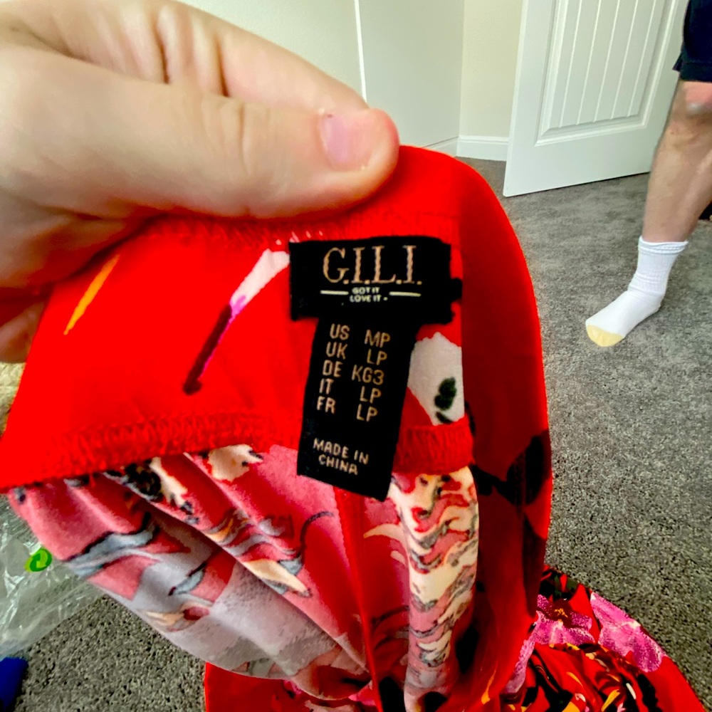 G.I.L.I red skirt with floral pattern medium petit